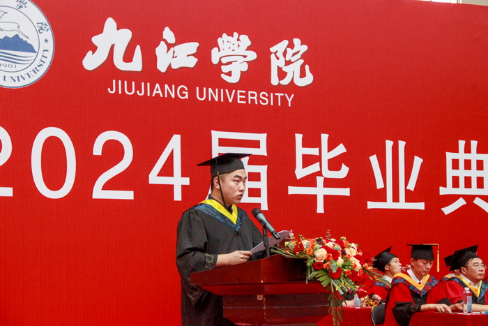 學(xué)生代表 學(xué)生代表